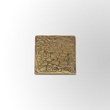 गैलरी व्यूवर में इमेज लोड करें, Crackle Gold Brass Metal Square Door Handle by Evolve India
